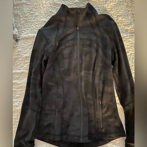 Lululemon black/gray camo print zip-up jacket in size 6!